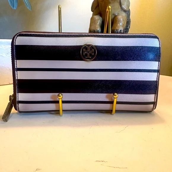 Tory Burch large zip around wallet. - Picture 1 of 12